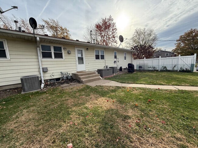 Building Photo - 508 12th St