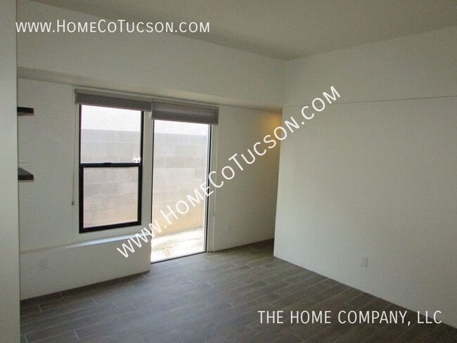Building Photo - 3668 N Royal Prince Ct