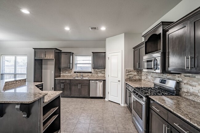 Building Photo - 3 Bed 2 Bath With Office in Tulsa