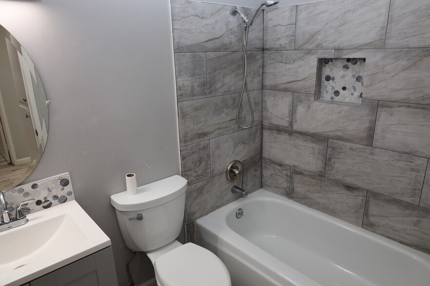 Building Photo - 1708 6th St