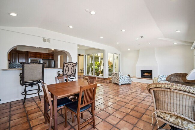Building Photo - Dream home Located on the Bluff of Southwe...