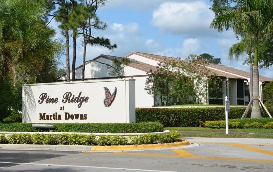 Building Photo - 1484 SW Silver Pine Way