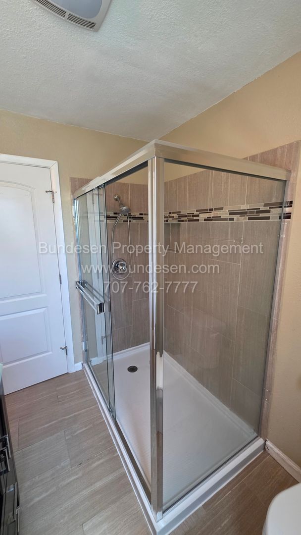 Building Photo - Charming and well maintained 3BD/2BA Home Near Doyle Park