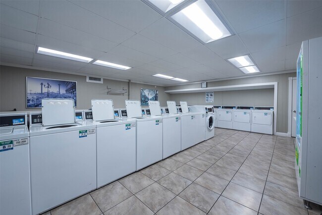 Building Photo - 5151 Richmond Ave.