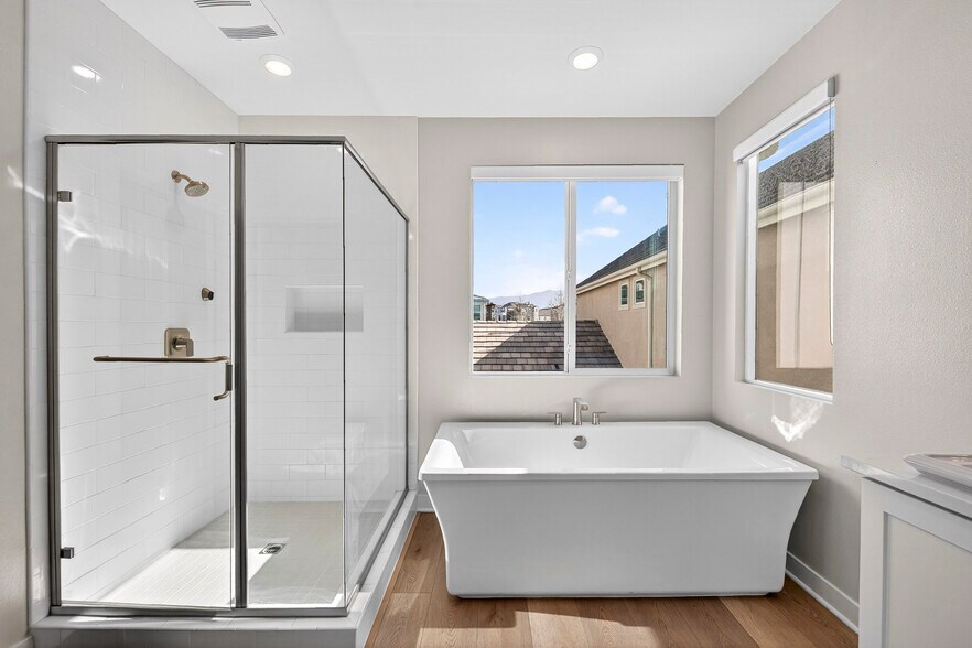 Building Photo - 346 Chorus