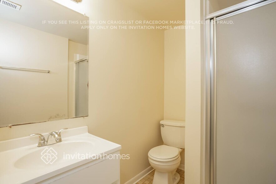 Building Photo - 5447 Yale Ln