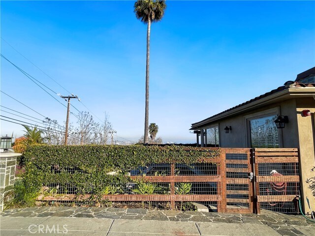 Building Photo - 2 Stallion Rd