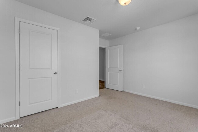 Building Photo - 1213 W Elm Ave