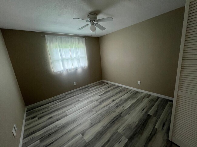 Building Photo - Annual ** Newly Renovated ** 3 Bedroom / 2...