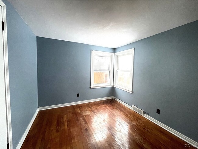 Building Photo - 121 Wadsworth Rd