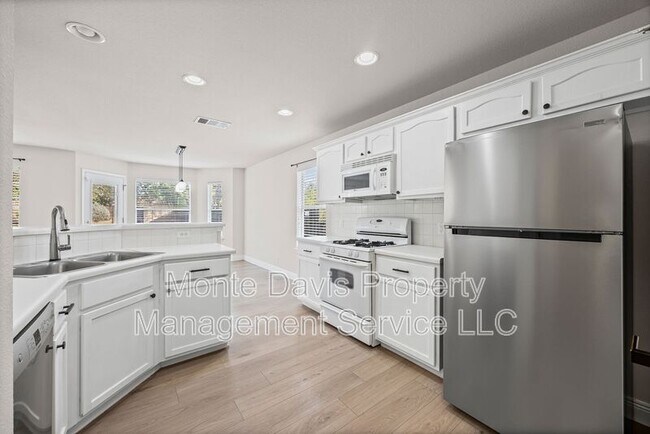 Building Photo - 336 Celery Loop