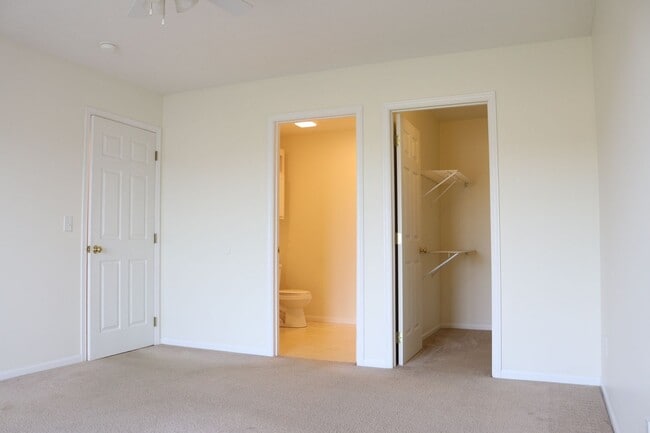 Building Photo - 2271 Shamrock Ln