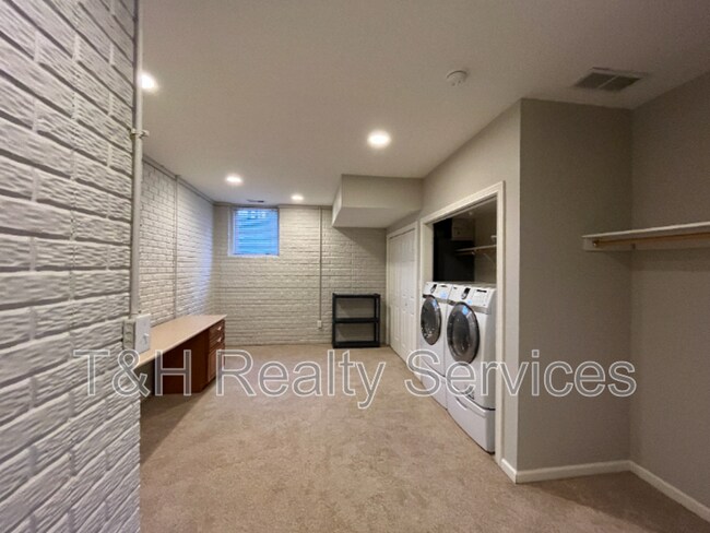 Building Photo - 2029 Ruckle St