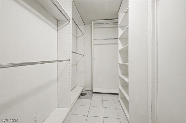 Building Photo - 3145 Bel Air Dr