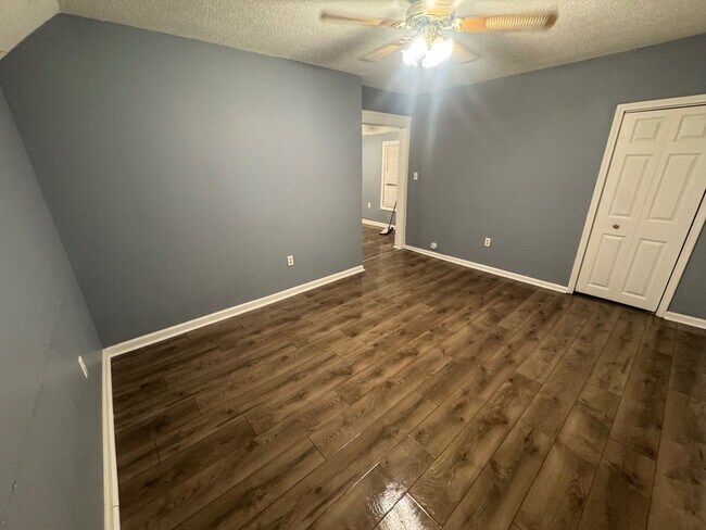 Building Photo - 7602 Wentworth Ave