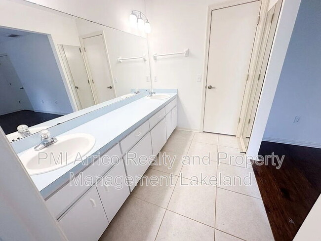 Building Photo - 5721 Manchester Dr W