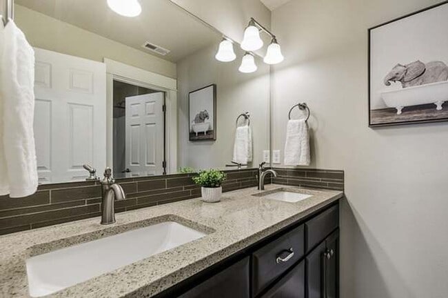 Building Photo - Beautiful home in a newer neighborhood on Bend's Eastside