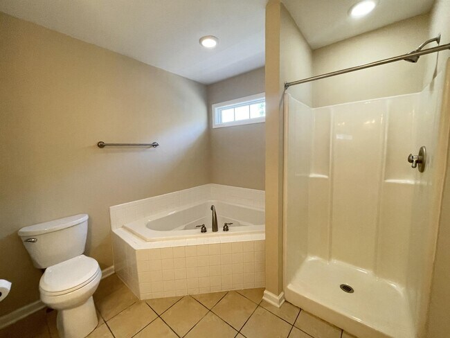 Building Photo - 39 Abbey Ct