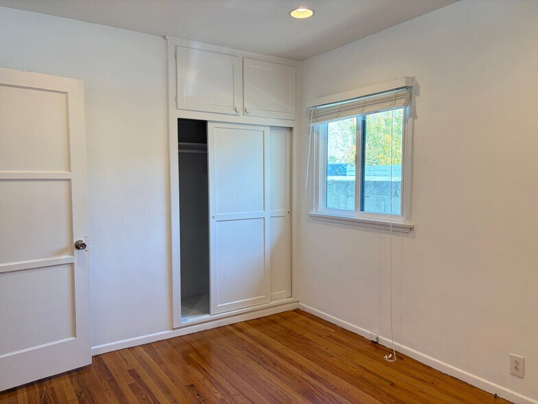 Building Photo - 2297 Glendale Blvd