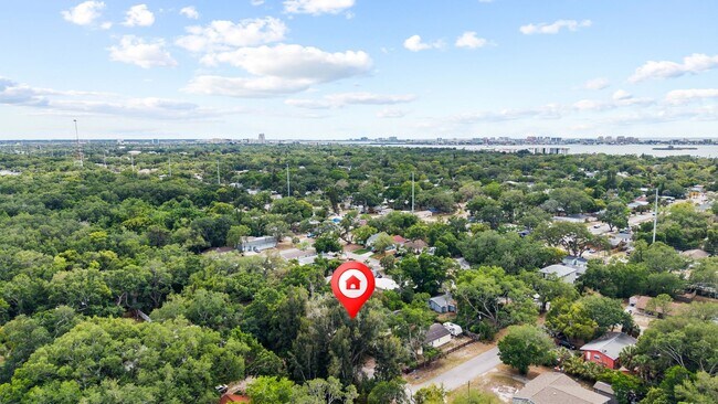 Building Photo - Cute 3/2 home with garage