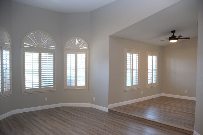 Building Photo - SE - SINGLE STORY 3 BEDROOM, FULLY UPGRADED HOME IN GATED COMMUNITY