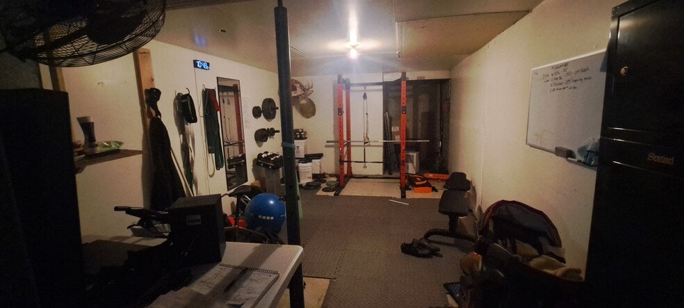 Bonus room - 2611 Clive St
