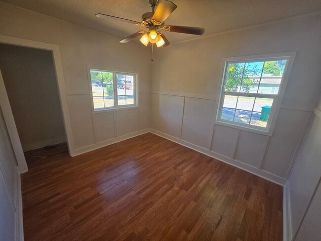 Building Photo - Duplex For Rent in Corning!