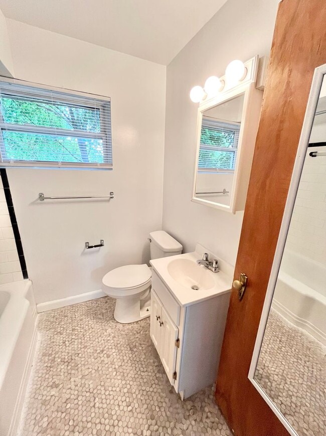 Building Photo - 112 Shepherd Ave