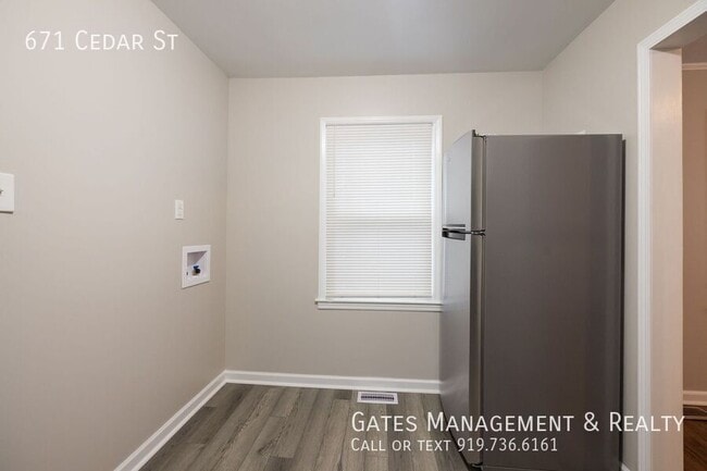 Building Photo - 671 Cedar St