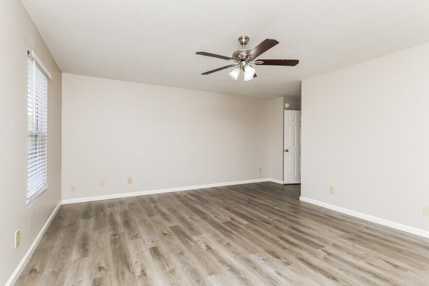 Building Photo - 6336 Alonzo Dr