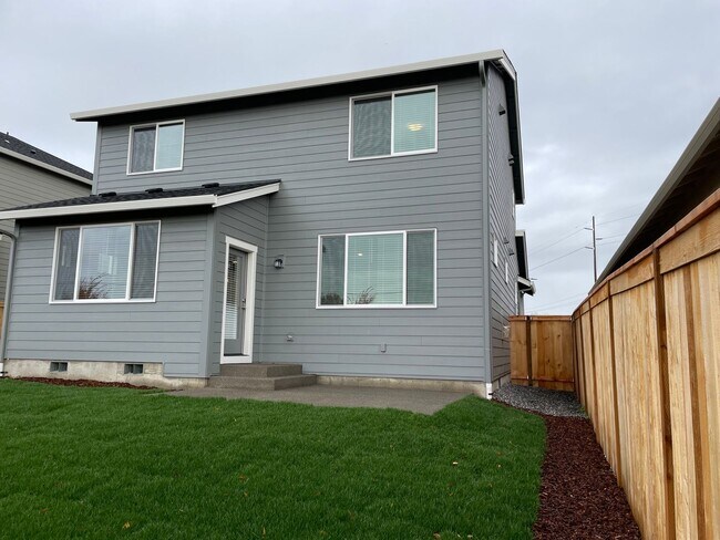 Building Photo - Lovely 4 Bed 2.5 Bath Home! Located near t...