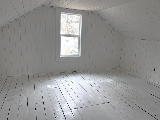 Building Photo - Great 2 Bed 1 Bath Home near MTSU!