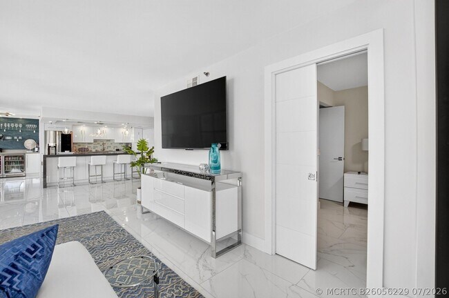 Building Photo - 3115 S Ocean Blvd