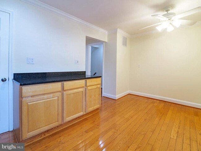 Building Photo - 3075 Sunset Ln