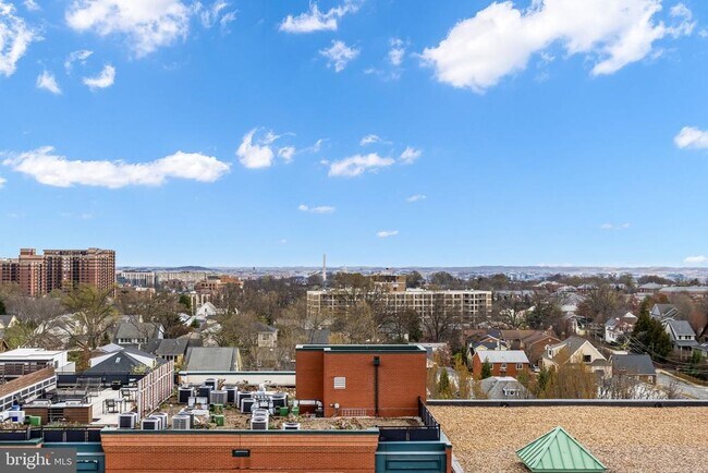 Building Photo - 1021 N Garfield St