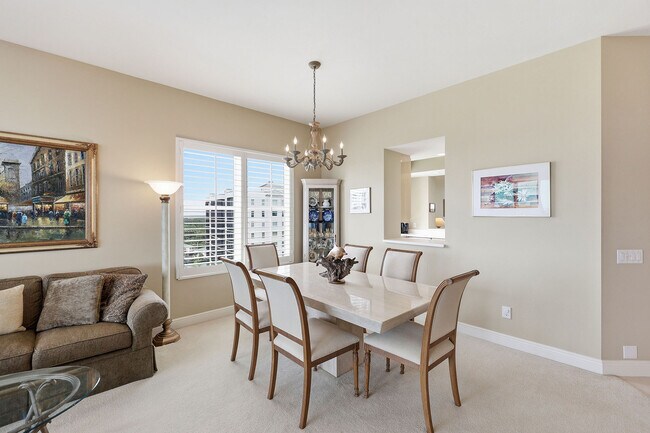 Building Photo - 420 Cove Tower Dr