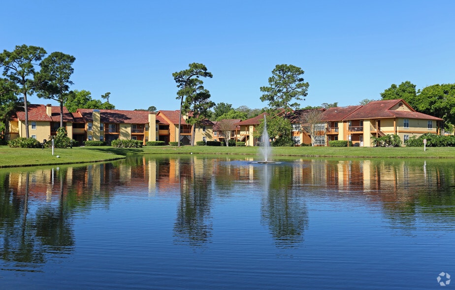 Building Photo - Lakes at 408