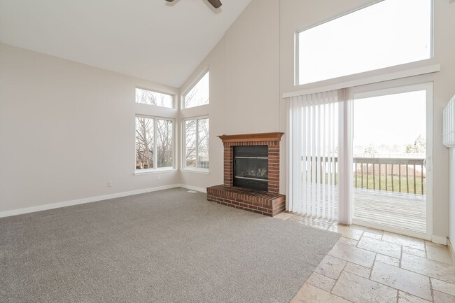 Building Photo - Renovated 4 Bed/ 3.5 Bath in Littleton