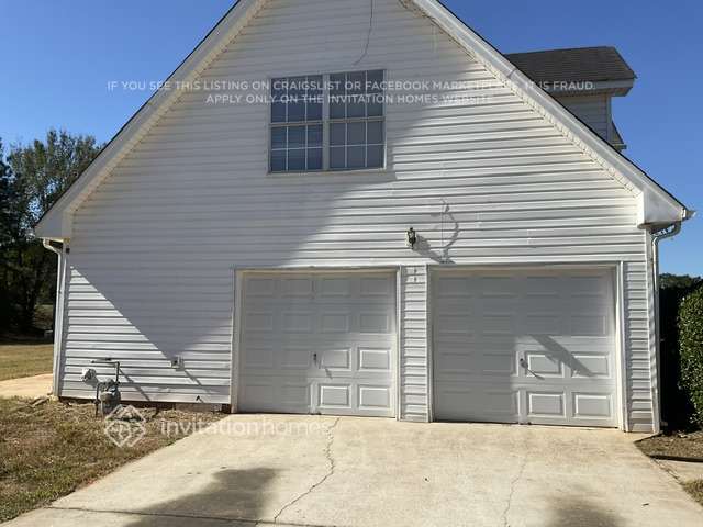 Building Photo - 685 Meadows Ln