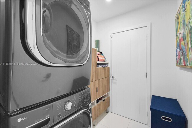 Building Photo - 14441 S Biscayne River Dr