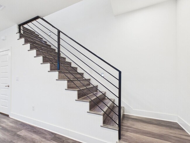 Building Photo - 6102 Caddie St