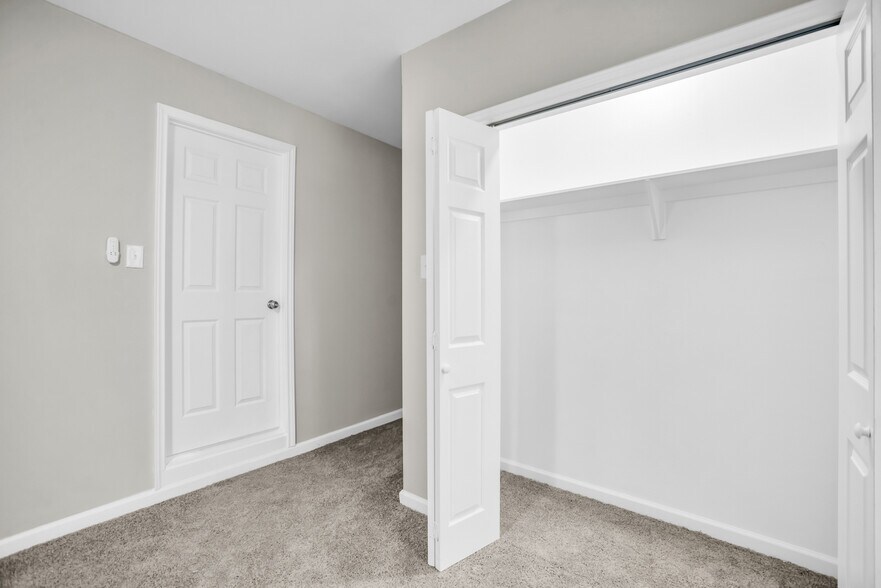 Building Photo - 125 Vandenburg Dr