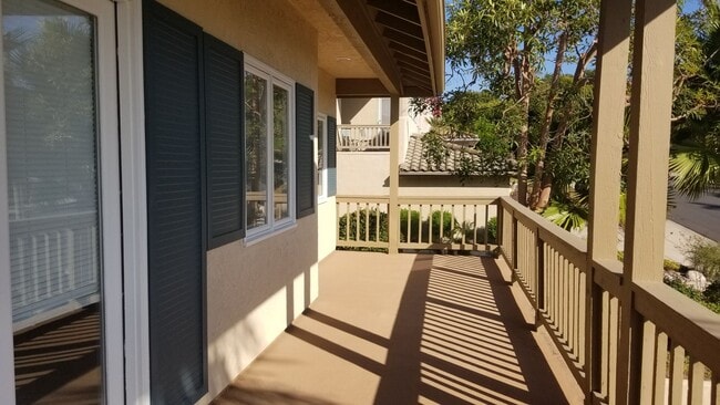 Building Photo - Fantastic and large home with forever view...