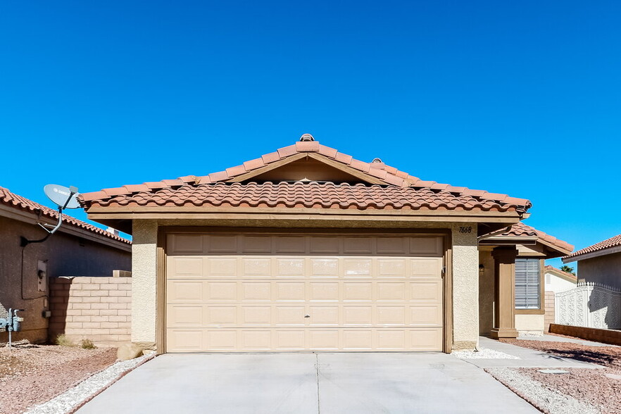 Primary Photo - 7668 Kalmalii Ave