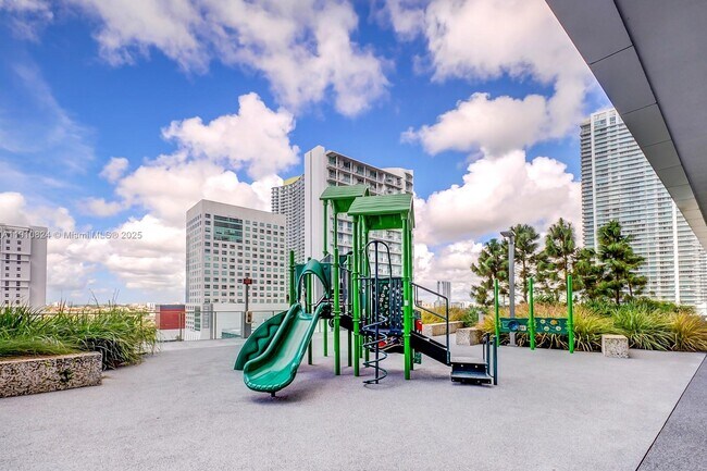 Building Photo - 88 SW 7th St