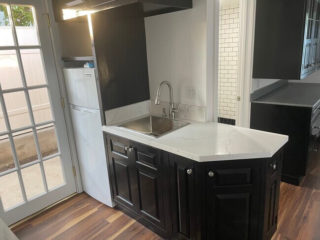 kitchen - 407 Naranja Dr