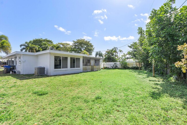Building Photo - 2160 NE 53rd St