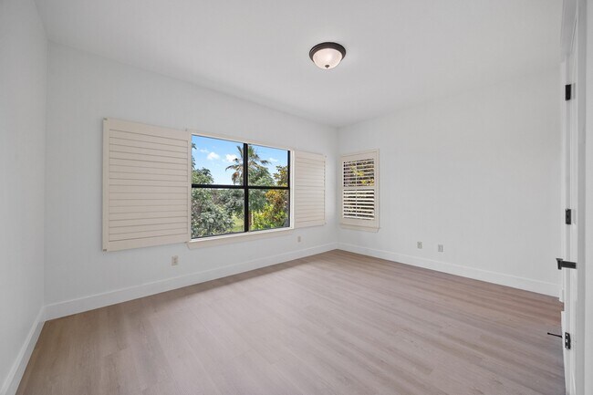 Building Photo - 206 Lido St