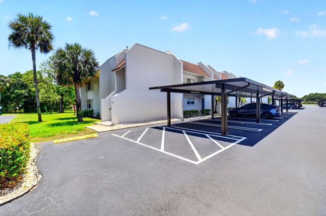 Building Photo - 2975 SW 22nd Ave