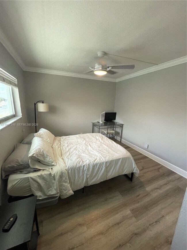 Building Photo - 725 Hummingbird Way